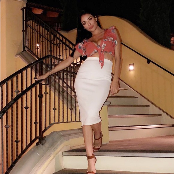 White pencil skirt - Picture 2 of 3